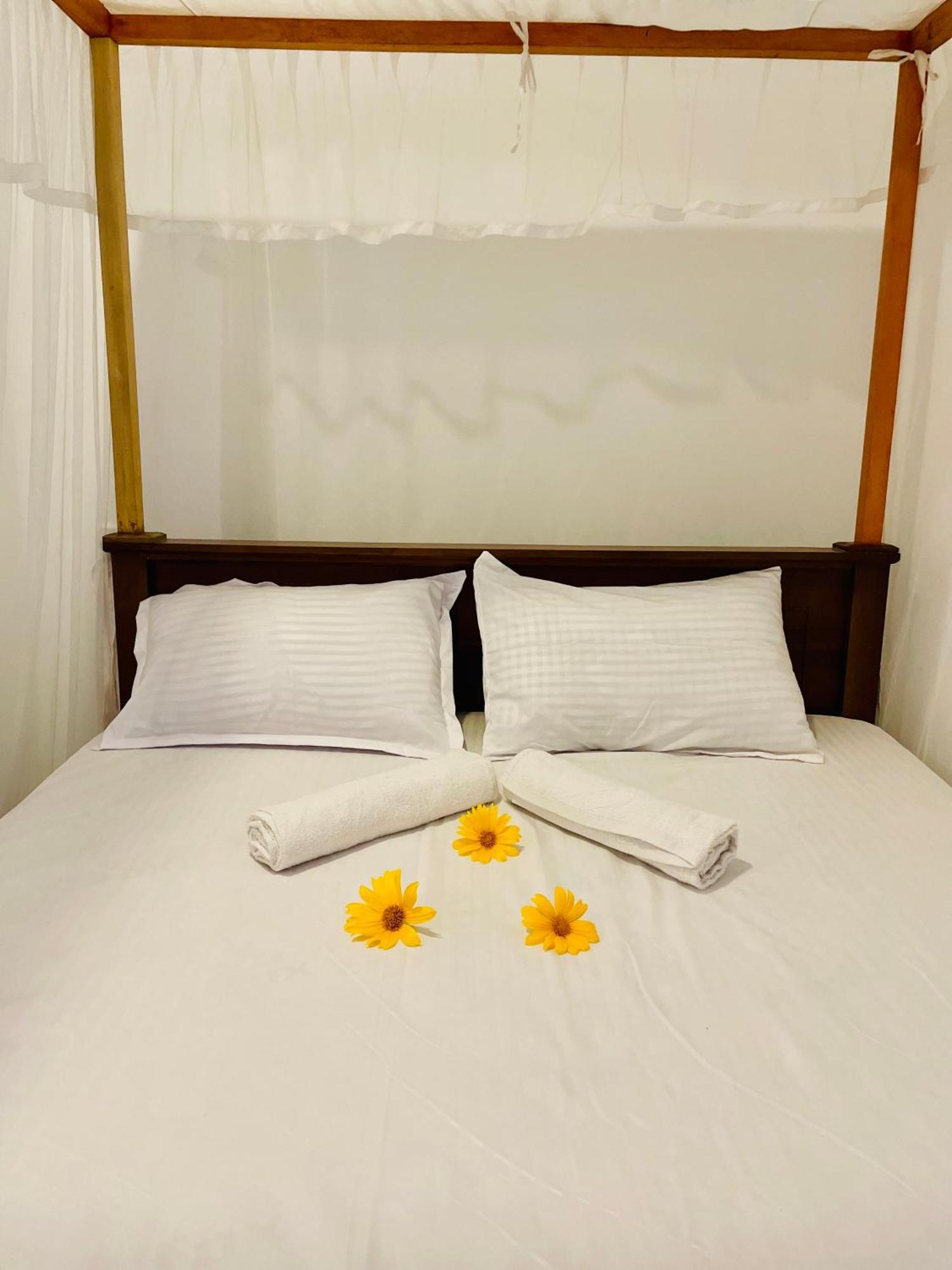 White Hill House Hiriketiya Hotel Диквела Екстериор снимка