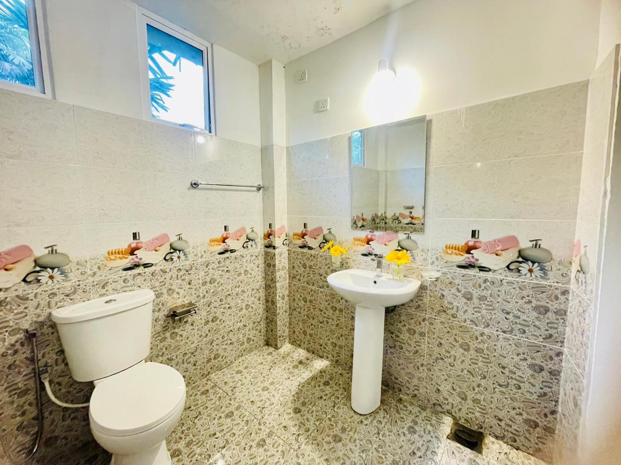 White Hill House Hiriketiya Hotel Диквела Екстериор снимка