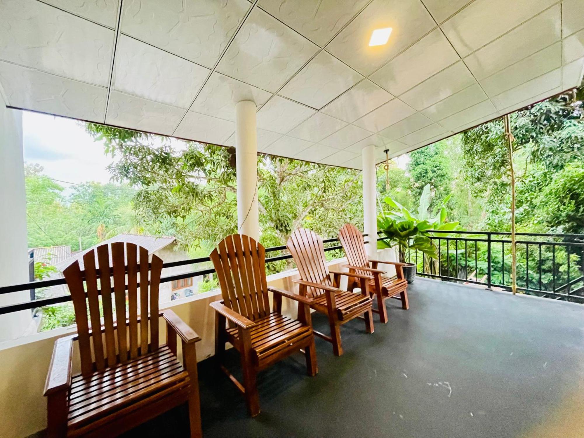 White Hill House Hiriketiya Hotel Диквела Екстериор снимка