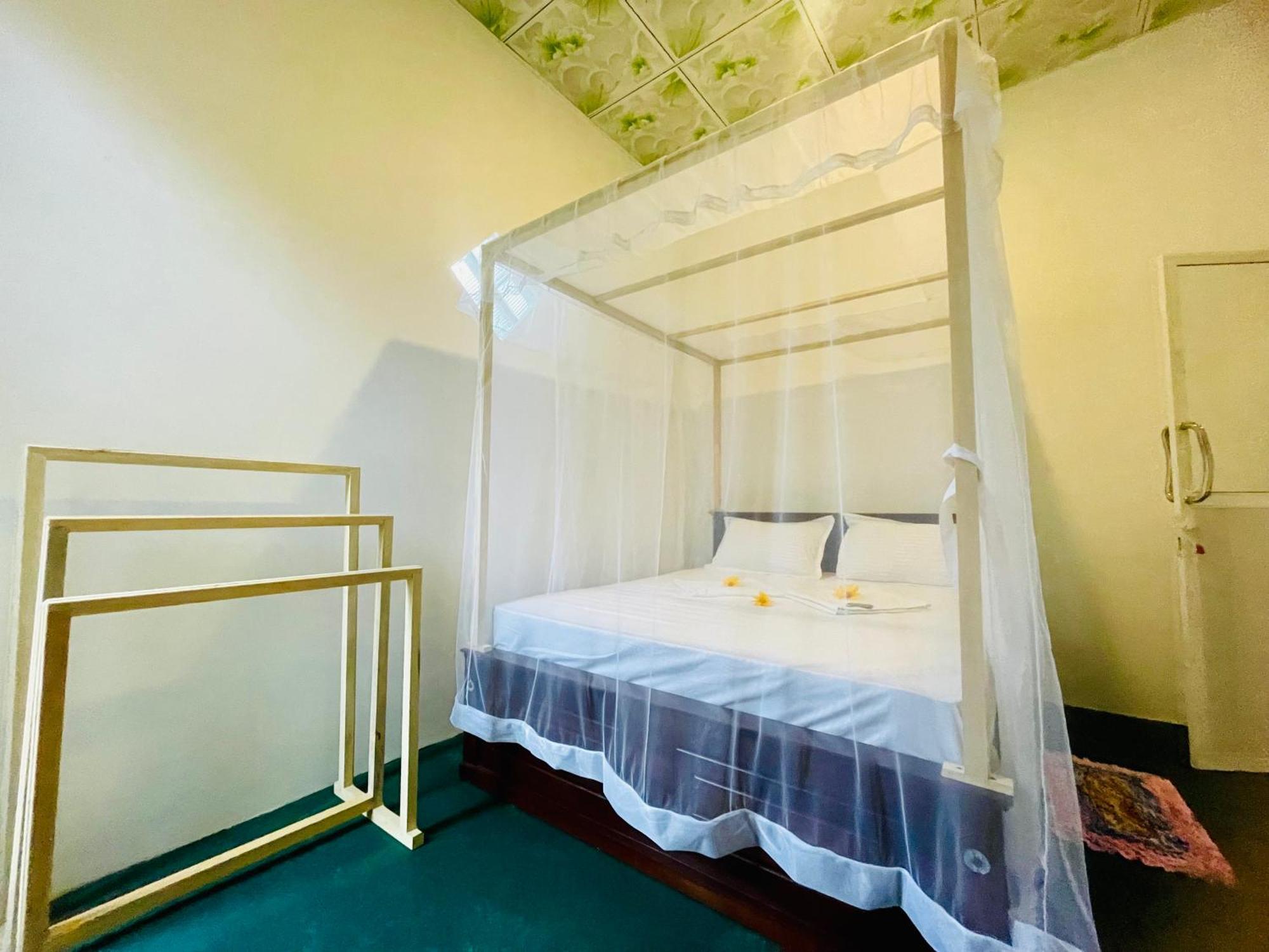 White Hill House Hiriketiya Hotel Диквела Екстериор снимка