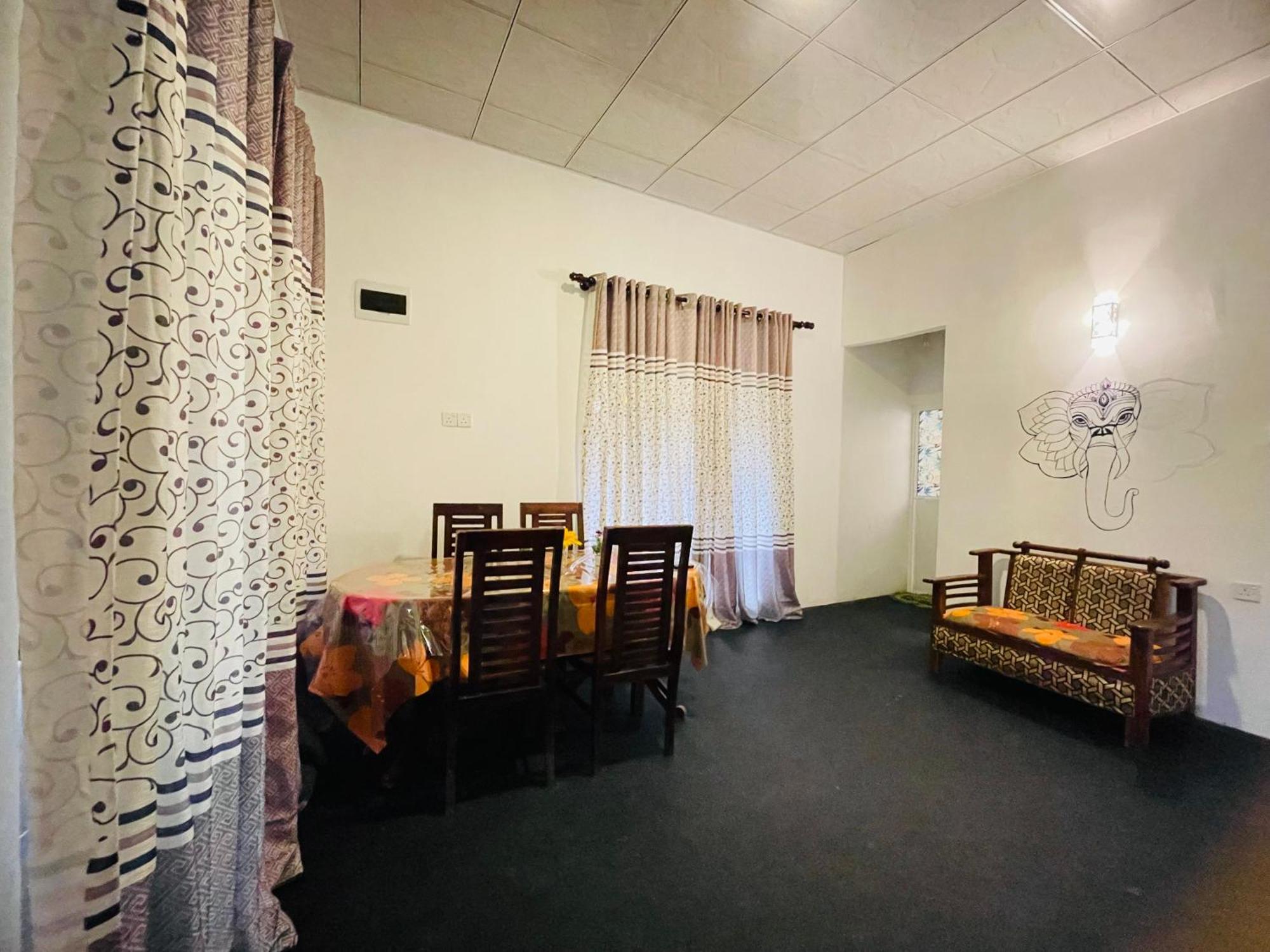 White Hill House Hiriketiya Hotel Диквела Екстериор снимка