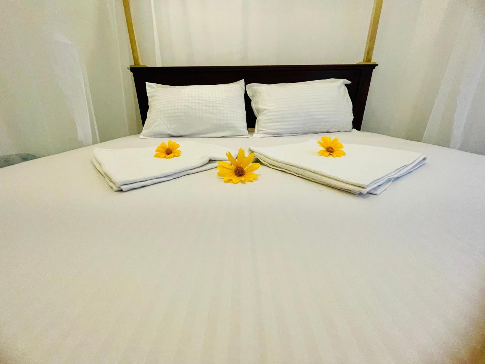 White Hill House Hiriketiya Hotel Диквела Екстериор снимка