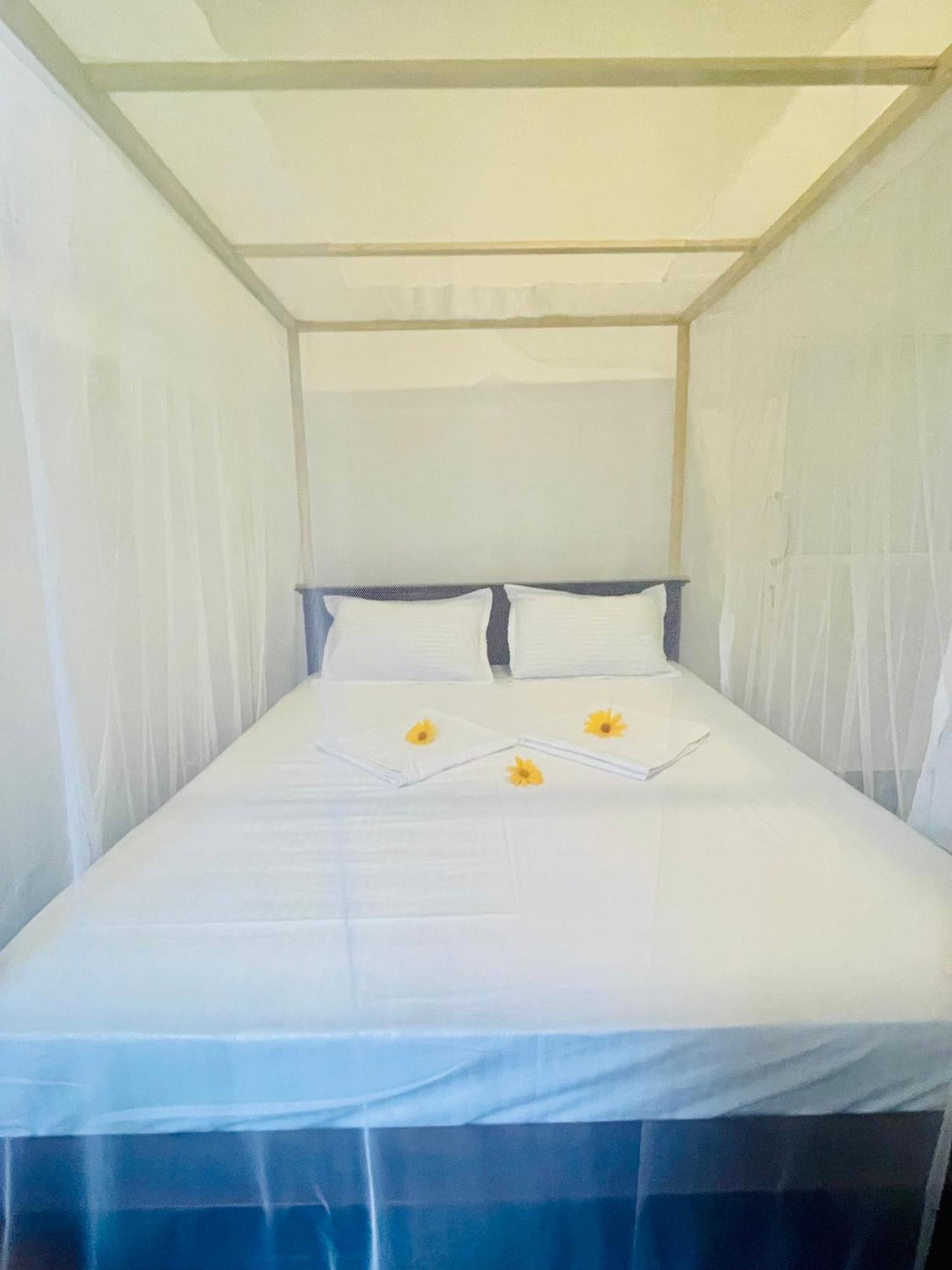 White Hill House Hiriketiya Hotel Диквела Екстериор снимка