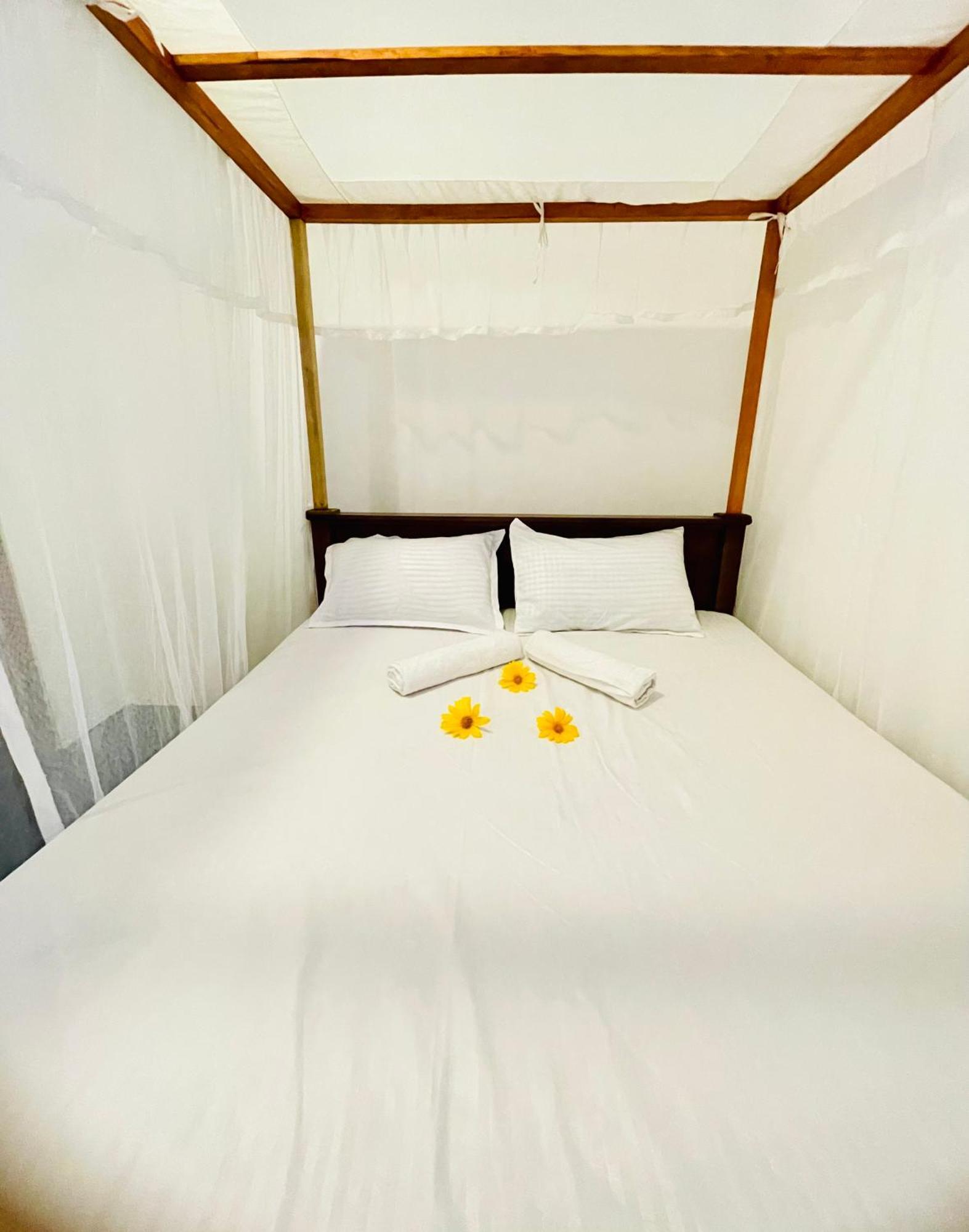White Hill House Hiriketiya Hotel Диквела Екстериор снимка