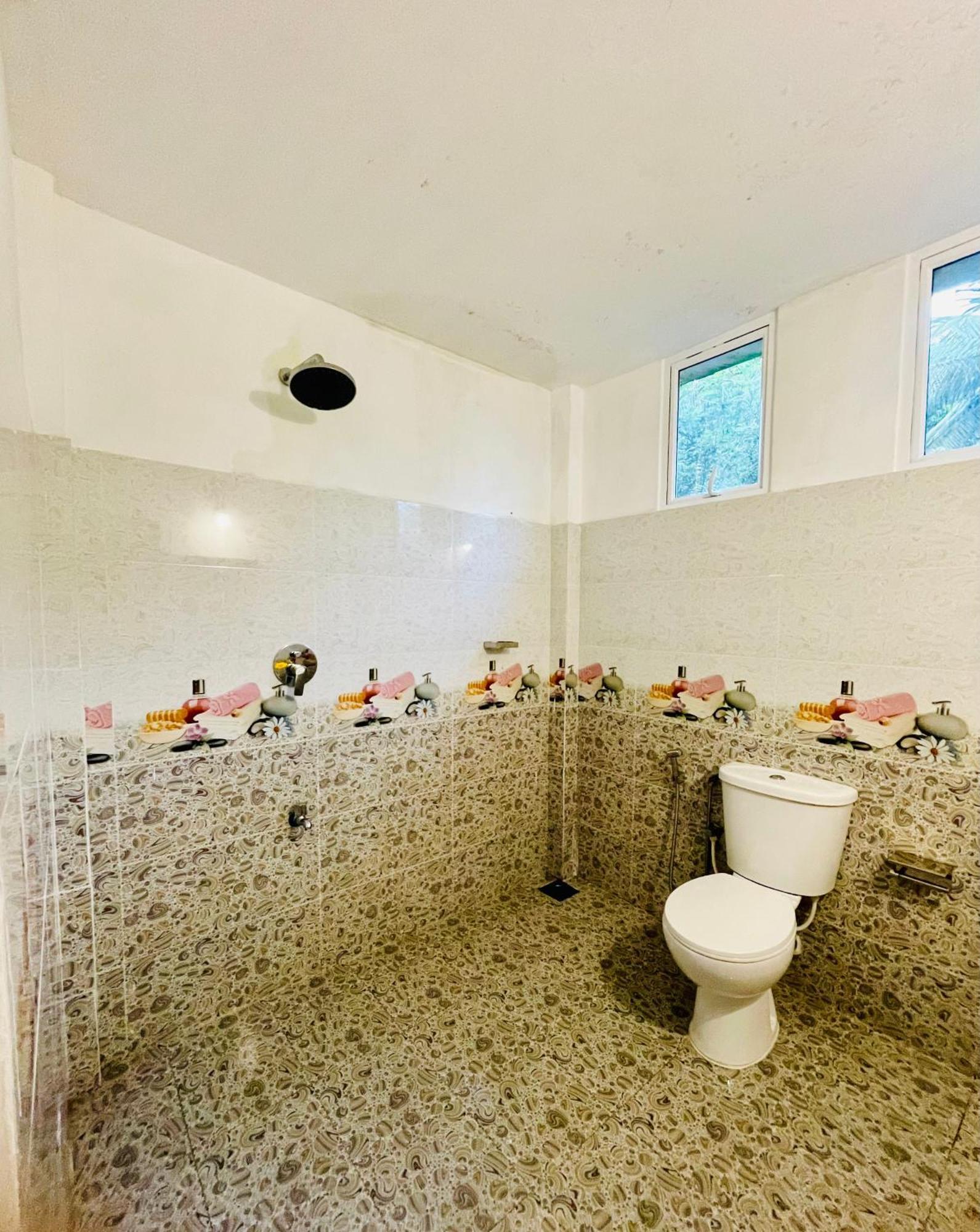 White Hill House Hiriketiya Hotel Диквела Екстериор снимка