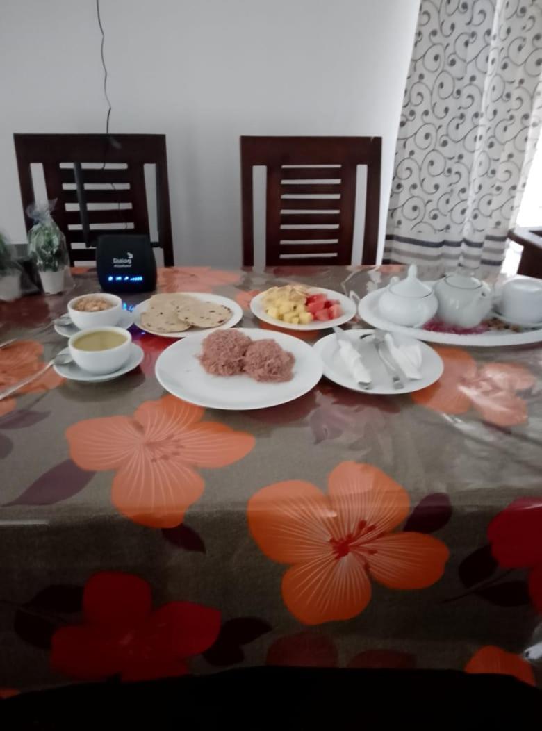 White Hill House Hiriketiya Hotel Диквела Екстериор снимка